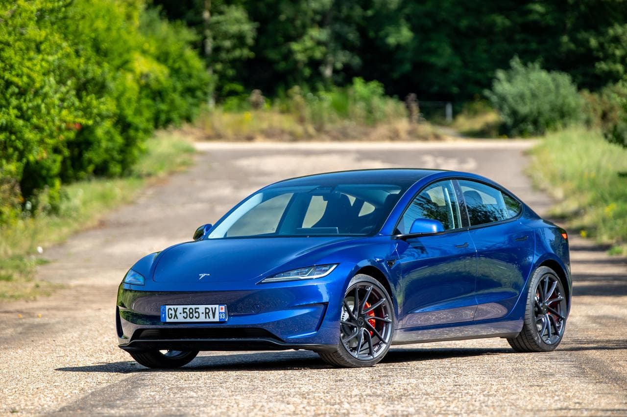 Tesla Model 3 utilisée pour les trajets VTC entre Paris et Beauvais